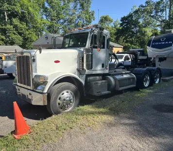 Main image Peterbilt 389