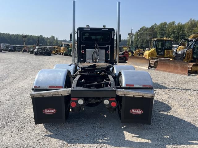 Image of Peterbilt 389 equipment image 3