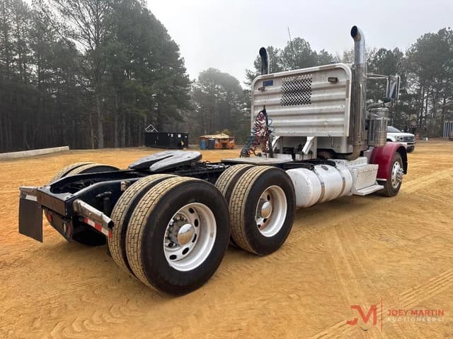 Image of Peterbilt 389 equipment image 2