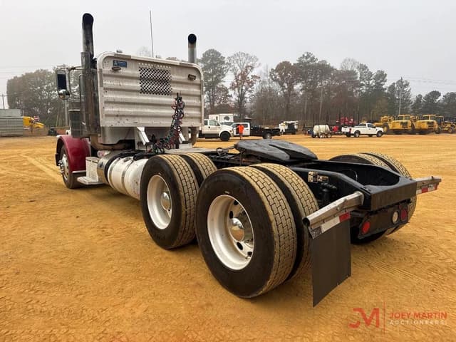 Image of Peterbilt 389 equipment image 3