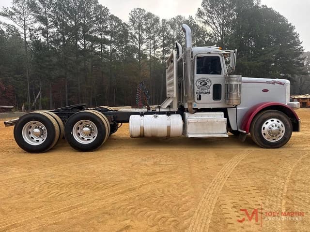 Image of Peterbilt 389 equipment image 1
