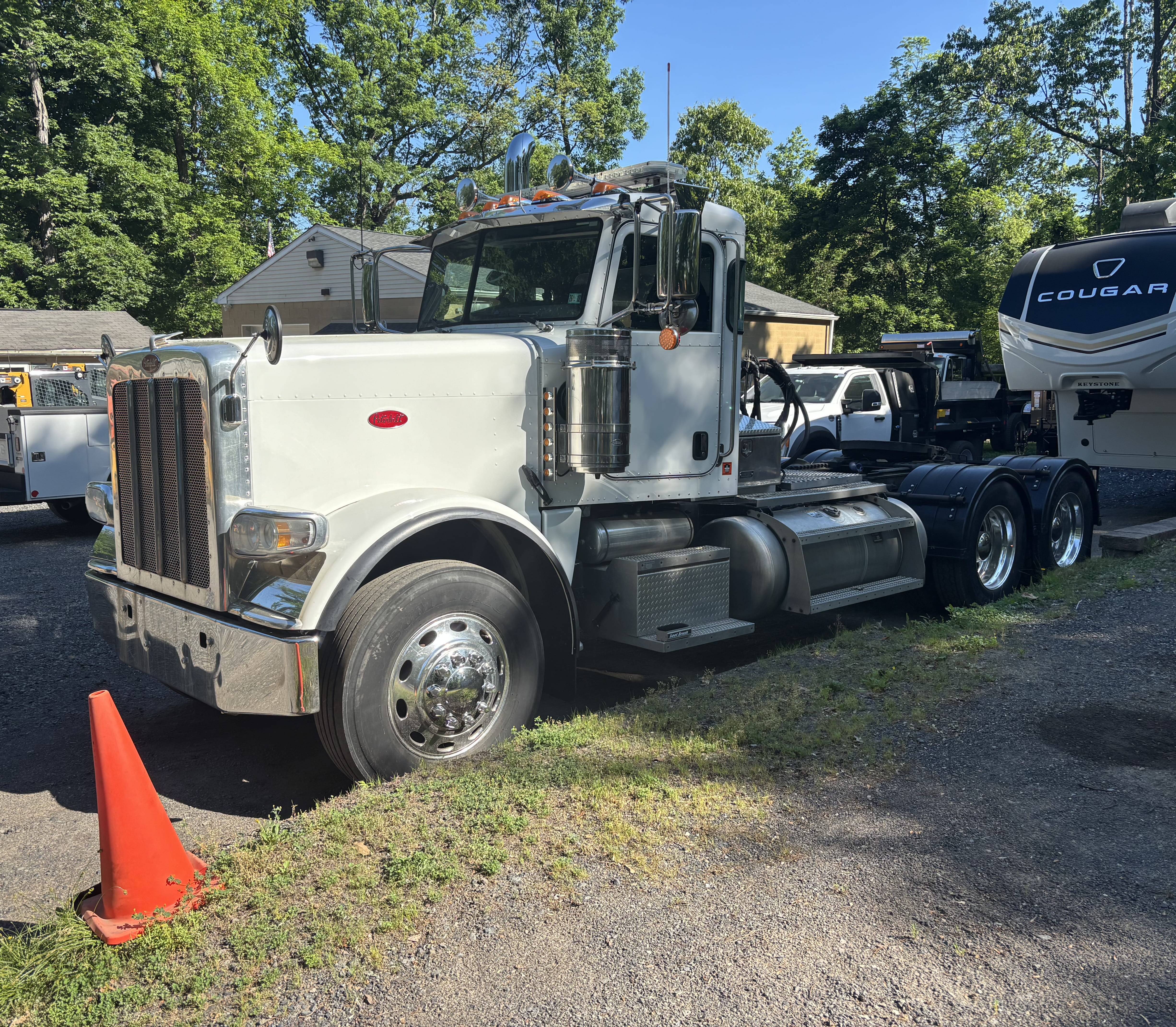 2015 Peterbilt 389 Equipment Image0