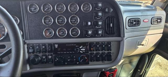 Image of Peterbilt 389 equipment image 1