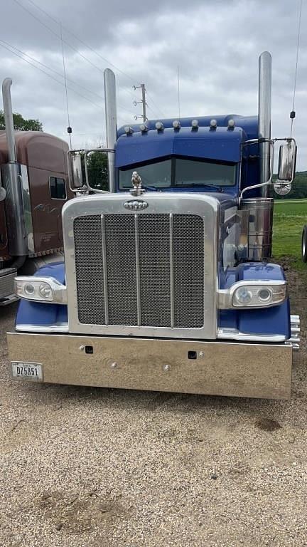 Image of Peterbilt 389 equipment image 2
