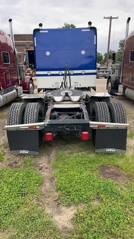Image of Peterbilt 389 equipment image 3