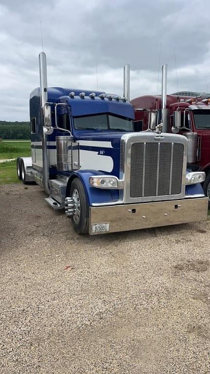 Image of Peterbilt 389 Primary image