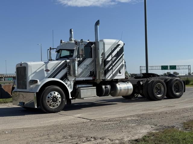 Image of Peterbilt 389 equipment image 1