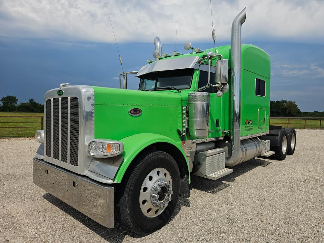 Image of Peterbilt 389 Primary image