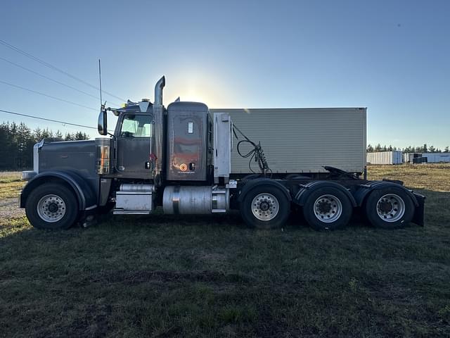 Image of Peterbilt 389 equipment image 1