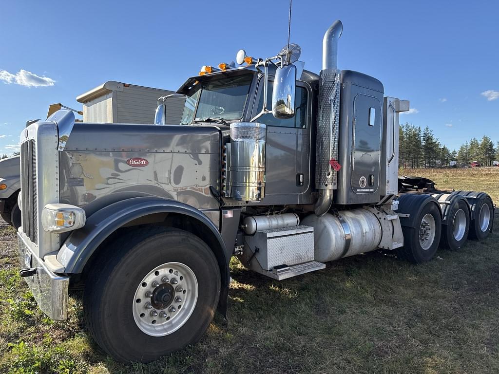 Image of Peterbilt 389 Primary image