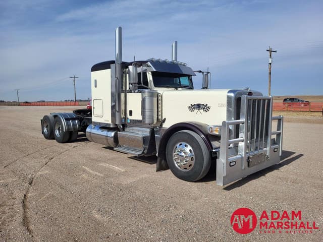 Image of Peterbilt 389 equipment image 1