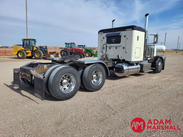 Image of Peterbilt 389 equipment image 2