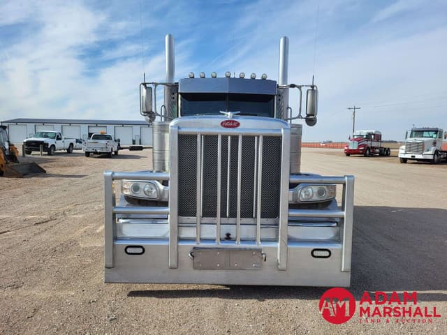 Image of Peterbilt 389 equipment image 4