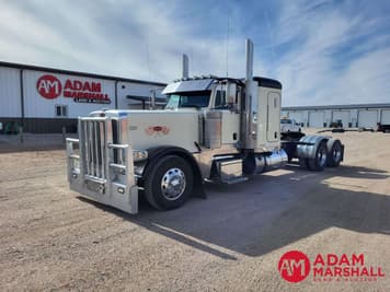 Main image Peterbilt 389