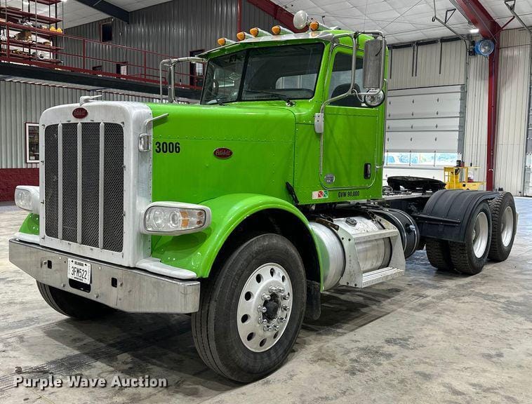Main image Peterbilt 389
