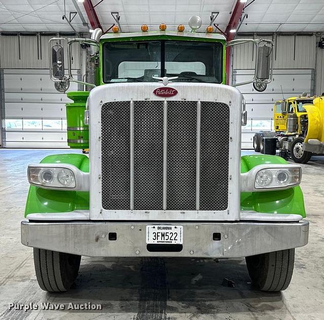 Image of Peterbilt 389 equipment image 1