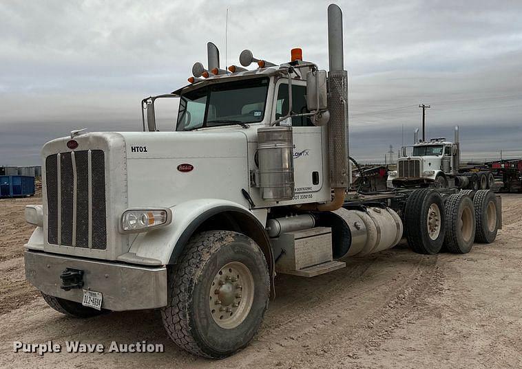 Image of Peterbilt 389 Primary image