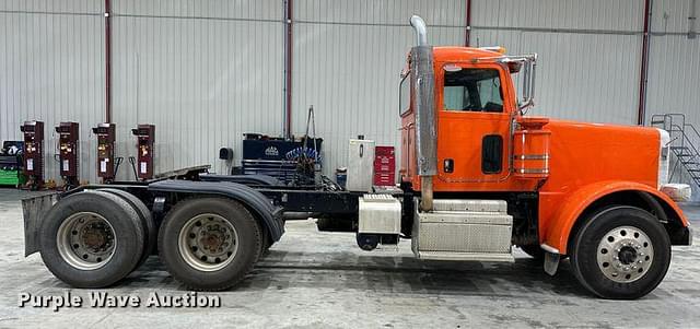 Image of Peterbilt 389 equipment image 3