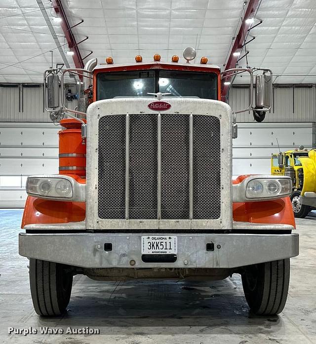 Image of Peterbilt 389 equipment image 1