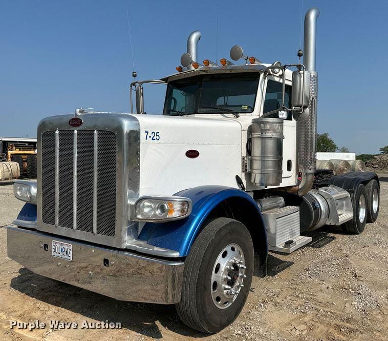 Main image Peterbilt 389