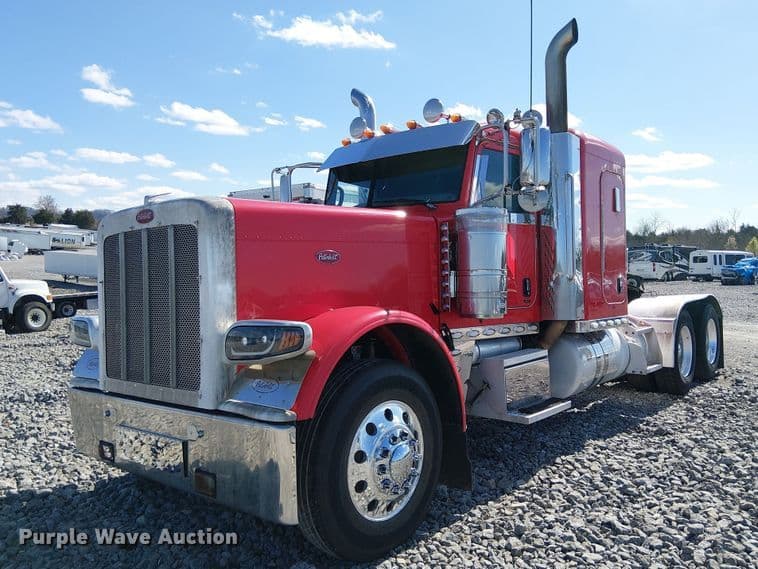 Image of Peterbilt 389 Primary image