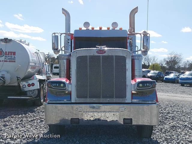 Image of Peterbilt 389 equipment image 1