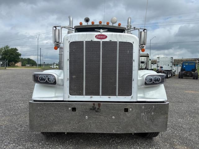 Image of Peterbilt 389 equipment image 1