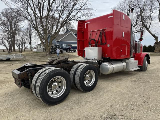 Image of Peterbilt 389 equipment image 4
