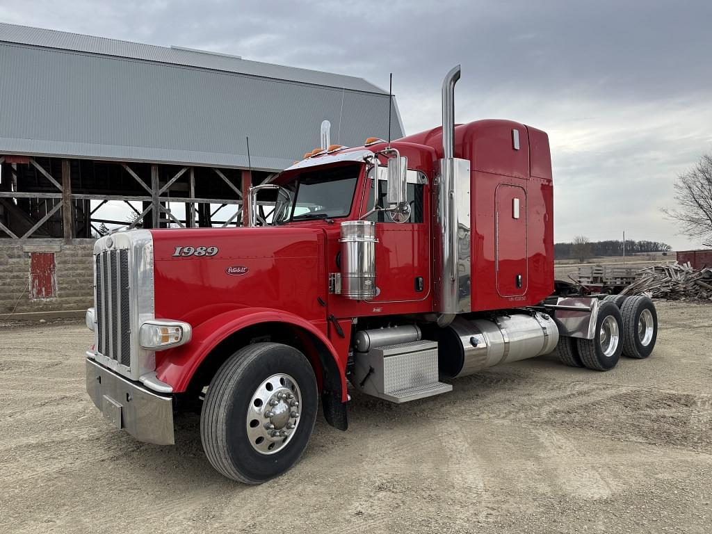 Image of Peterbilt 389 Primary image