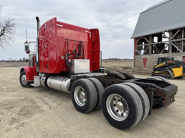 Image of Peterbilt 389 equipment image 2