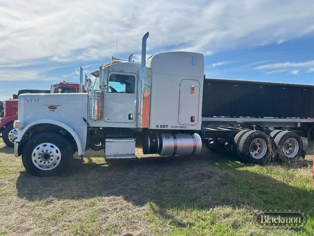 Image of Peterbilt 389 equipment image 1