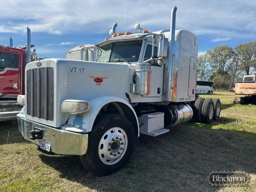 2015 Peterbilt 389 Equipment Image0