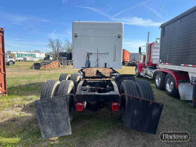 Image of Peterbilt 389 equipment image 3