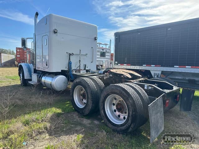 Image of Peterbilt 389 equipment image 2