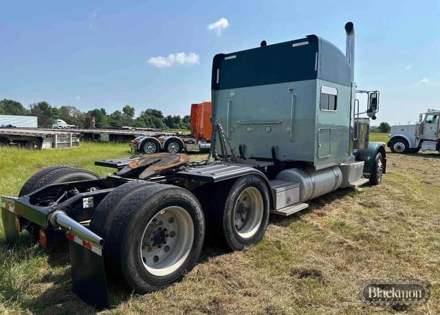 Image of Peterbilt 389 equipment image 4