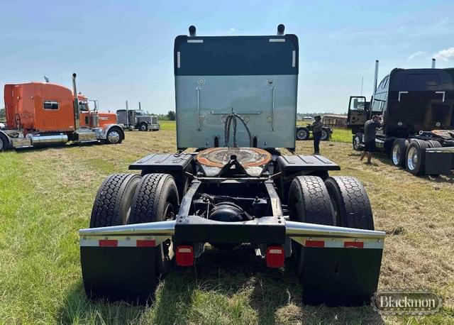 Image of Peterbilt 389 equipment image 3