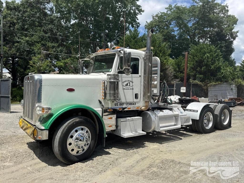 Image of Peterbilt 389 Primary image