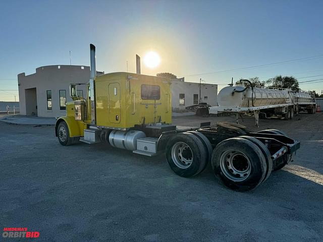 Image of Peterbilt 389 equipment image 2