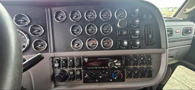Image of Peterbilt 389 equipment image 1