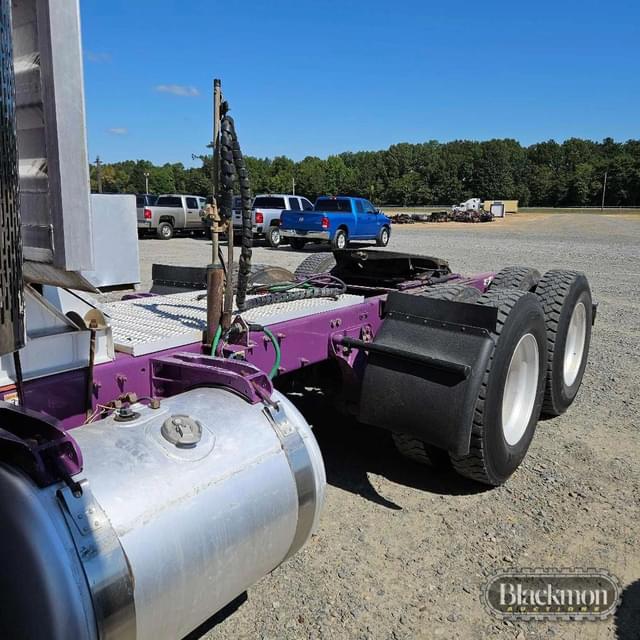 Image of Peterbilt 389 equipment image 1