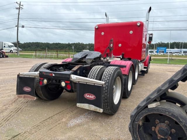 Image of Peterbilt 389 equipment image 4