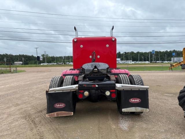 Image of Peterbilt 389 equipment image 3
