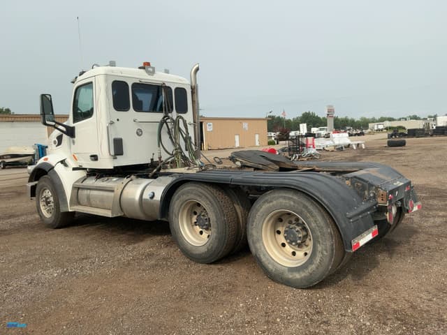 Image of Peterbilt 567 equipment image 3