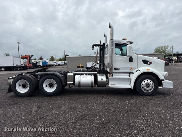 Image of Peterbilt 567 equipment image 3