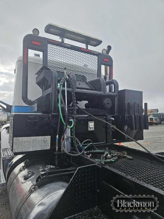 Image of Peterbilt 567 equipment image 2