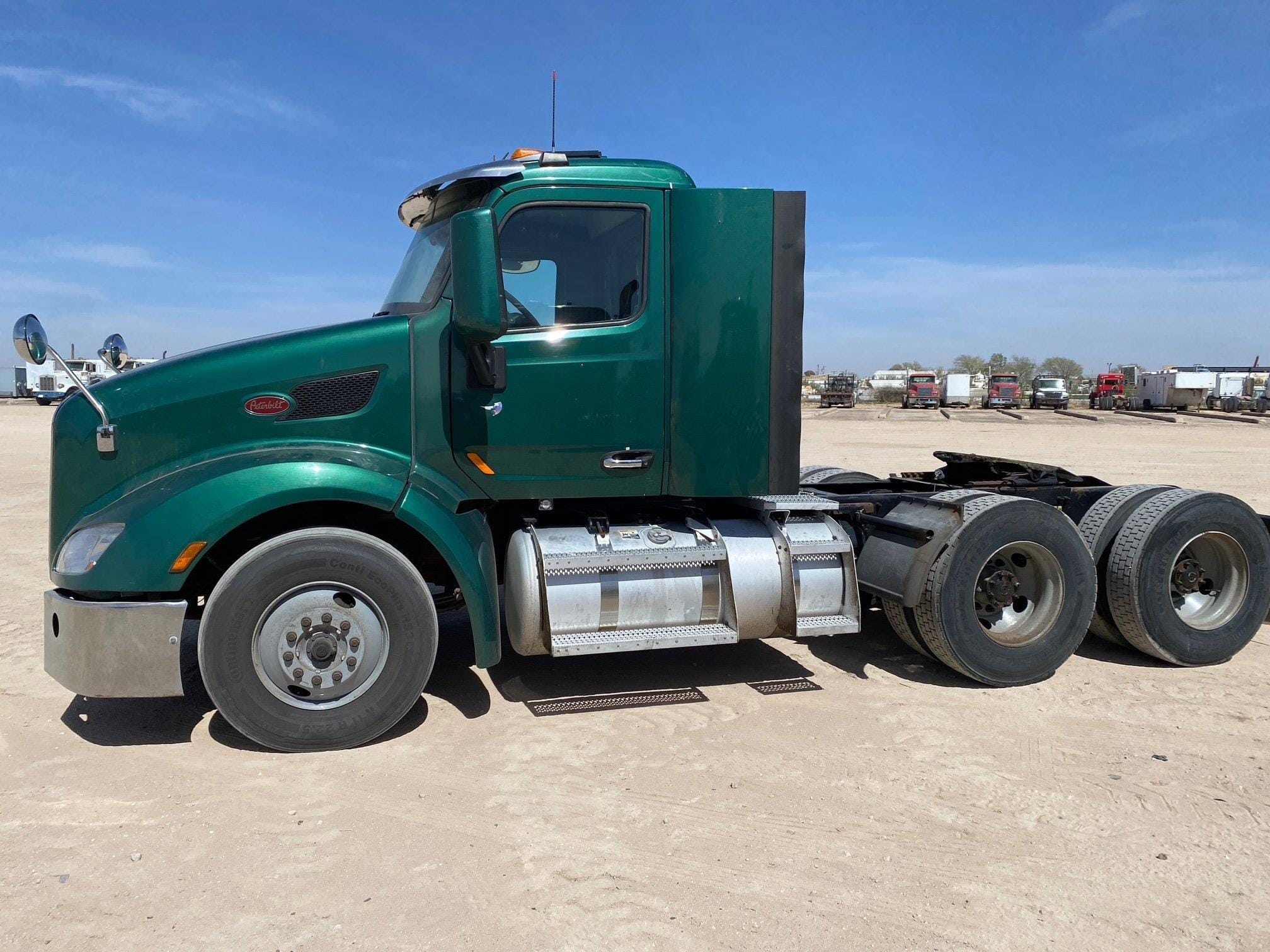 2015 Peterbilt 579 Equipment Image0