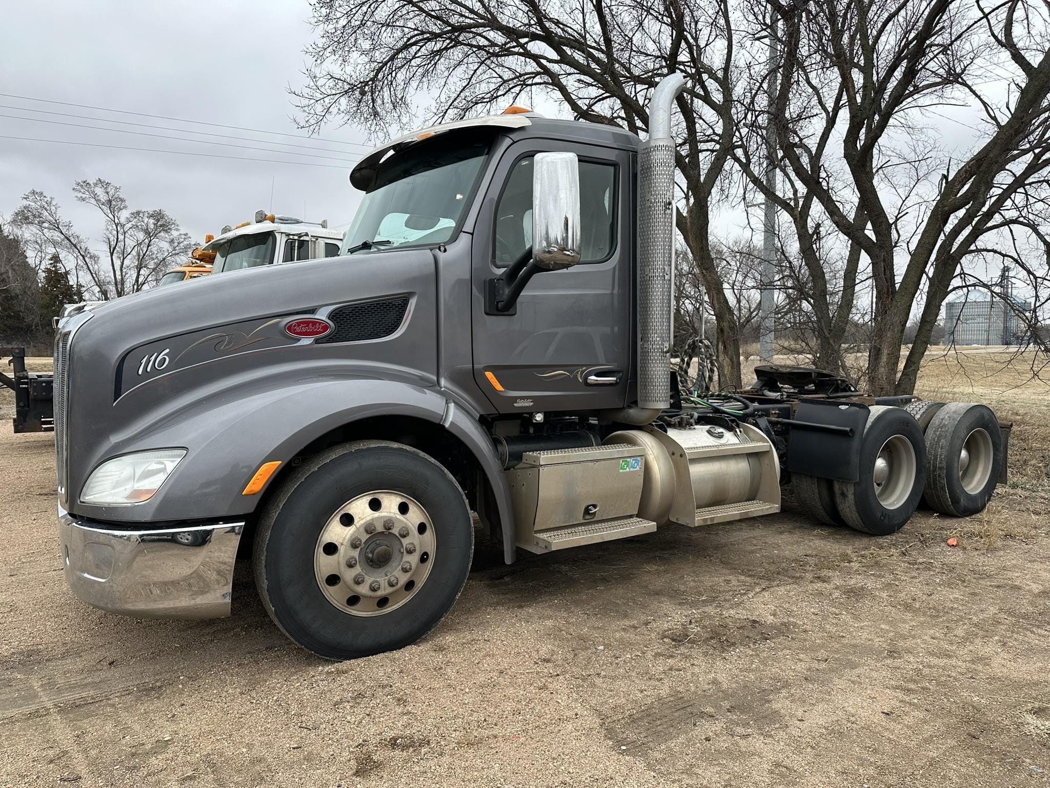 2015 Peterbilt 579 Equipment Image0