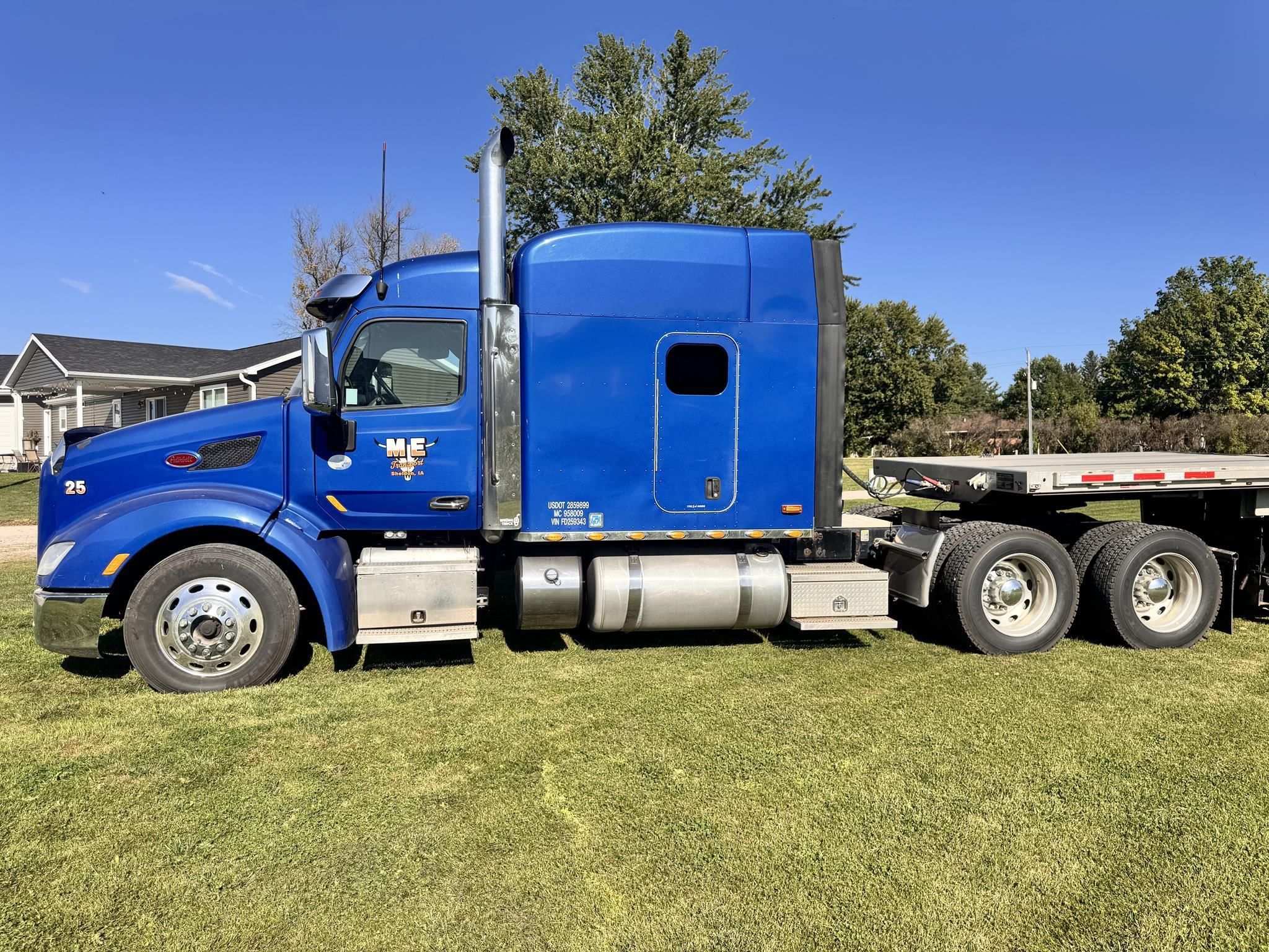 2015 Peterbilt 579 Equipment Image0