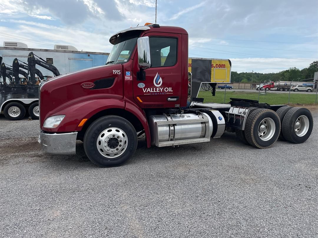 Image of Peterbilt 579 Primary image
