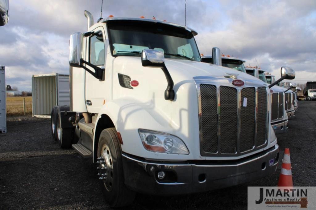 2015 Peterbilt 579 Equipment Image0